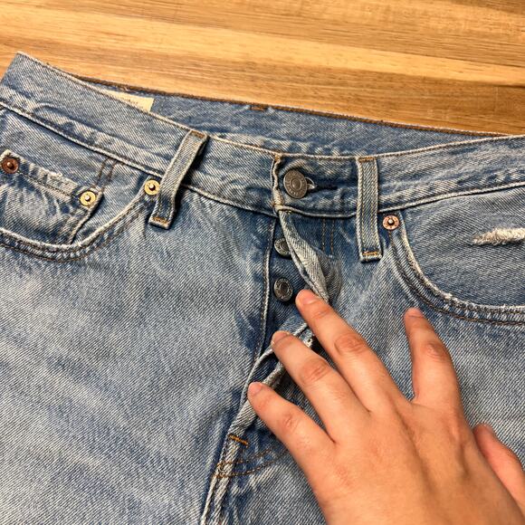 Levis Women's Blue Denim Jeans 501 Button Fly Distressed 25x26 - Picture 5 of 8